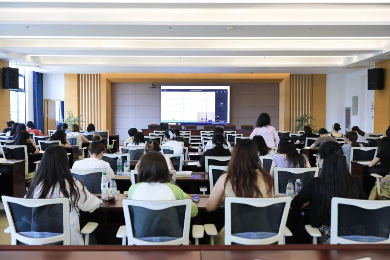 期初培训照片.jpg 期初培训照片.jpg